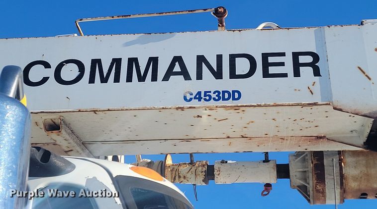 image for item LA9534 2005 International  7400 digger derrick truck