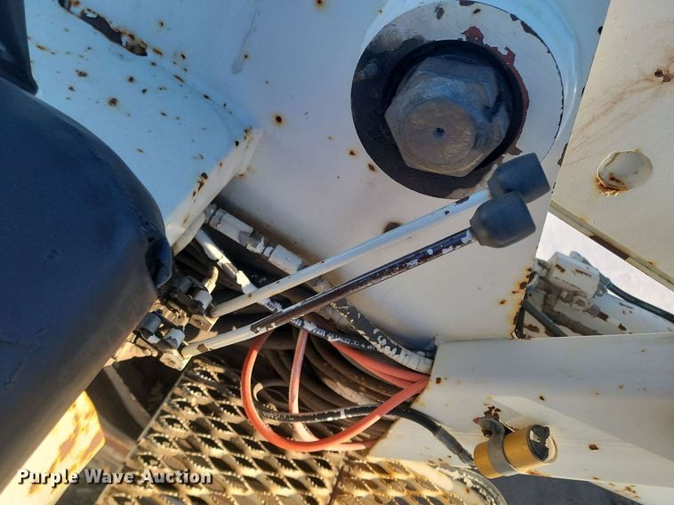 image for item LA9534 2005 International  7400 digger derrick truck