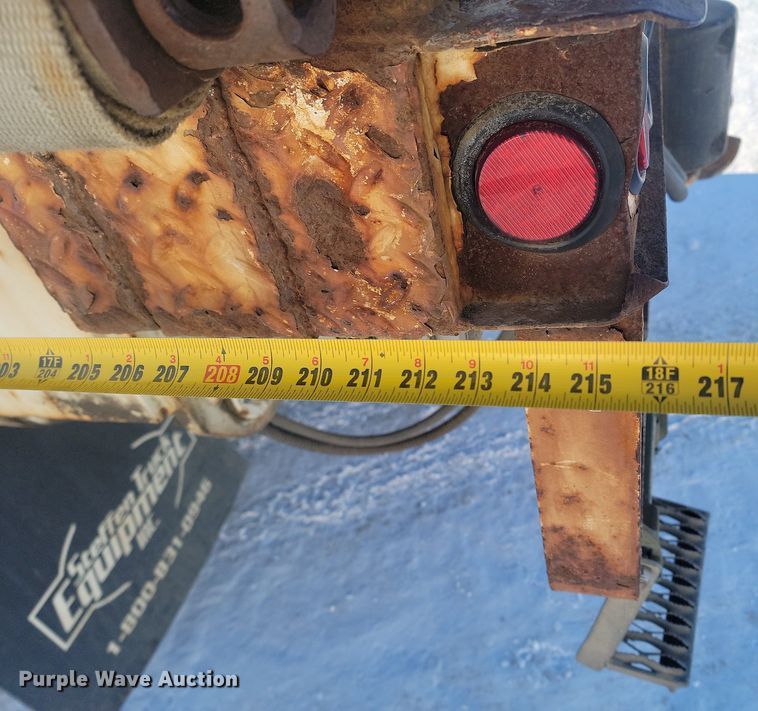 image for item LA9534 2005 International  7400 digger derrick truck