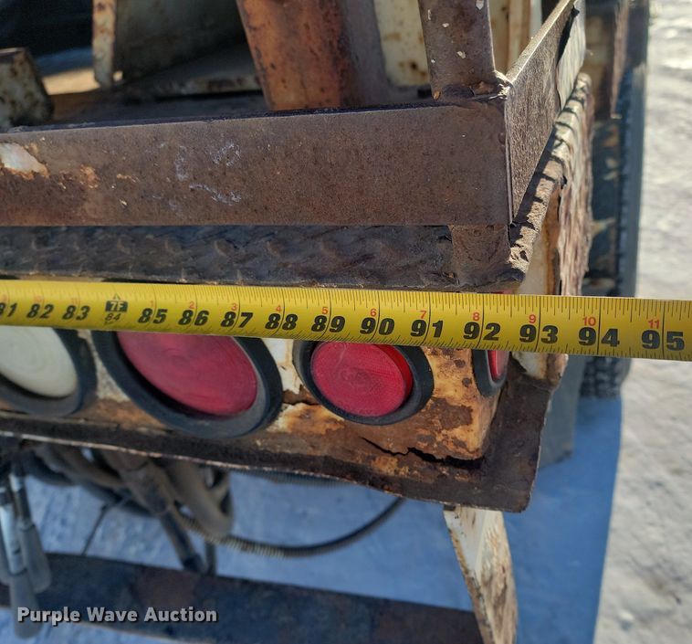 image for item LA9534 2005 International  7400 digger derrick truck