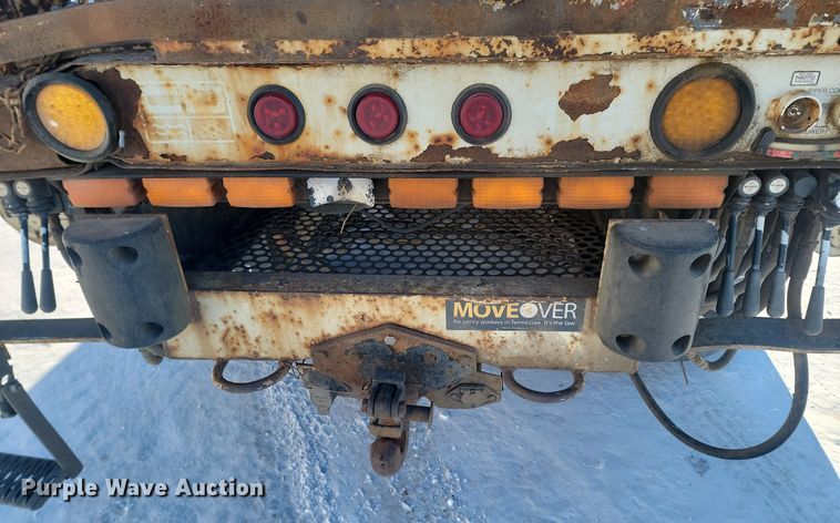 image for item LA9534 2005 International  7400 digger derrick truck