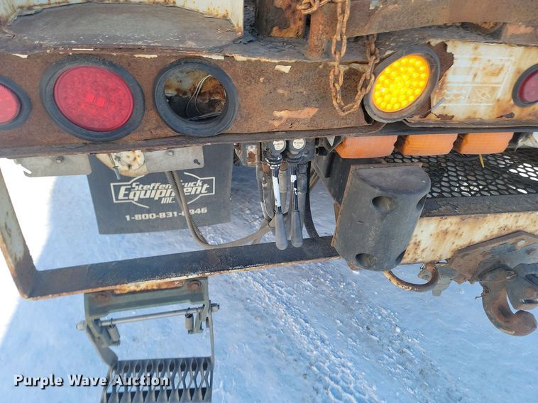 image for item LA9534 2005 International  7400 digger derrick truck