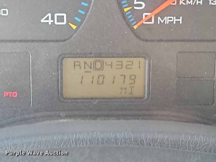 image for item LA9534 2005 International  7400 digger derrick truck