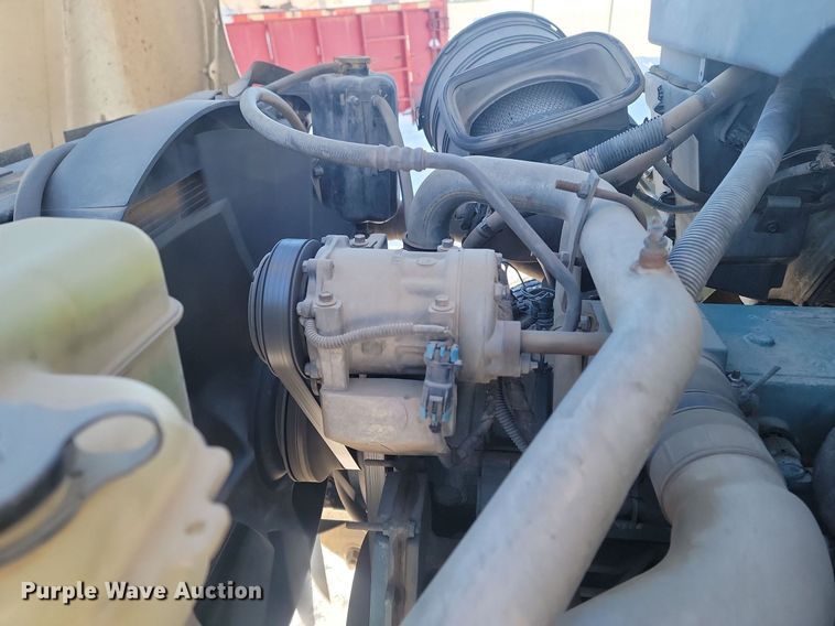 image for item LA9534 2005 International  7400 digger derrick truck