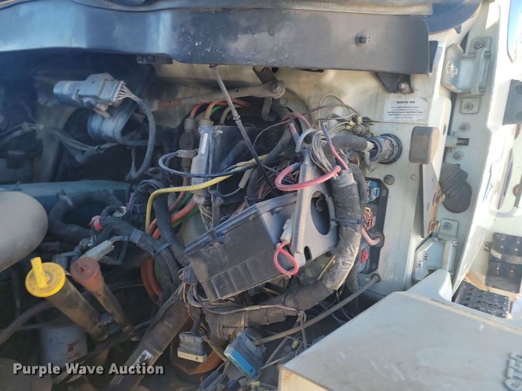 image for item LA9534 2005 International  7400 digger derrick truck