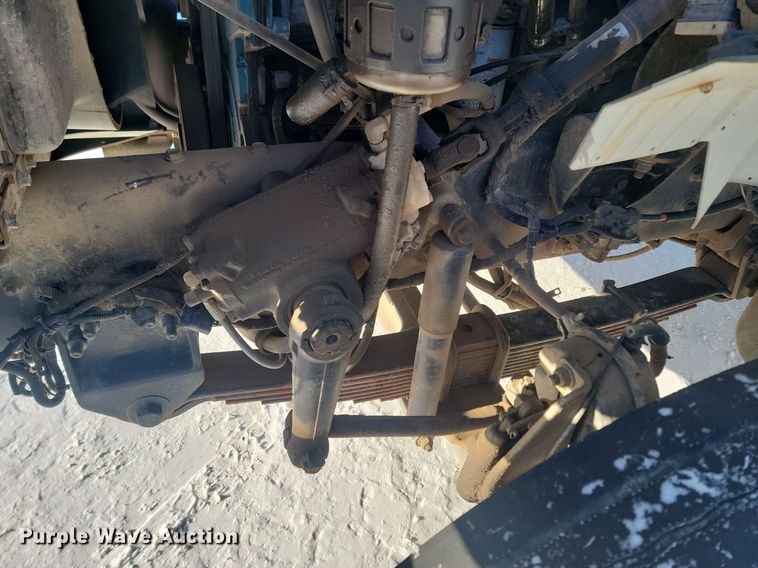 image for item LA9534 2005 International  7400 digger derrick truck