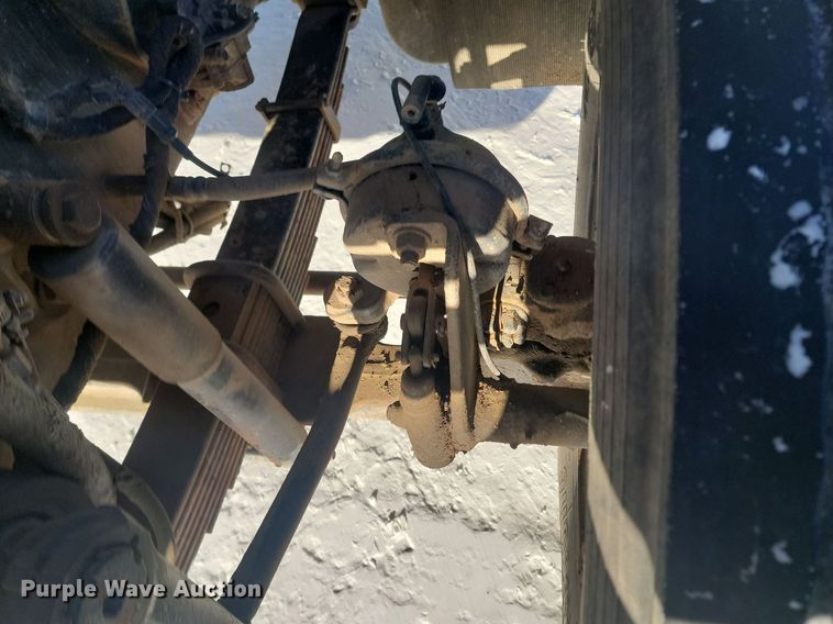 image for item LA9534 2005 International  7400 digger derrick truck