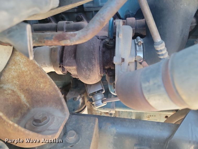 image for item LA9534 2005 International  7400 digger derrick truck