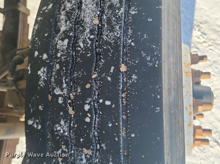 image for item LA9534 2005 International  7400 digger derrick truck