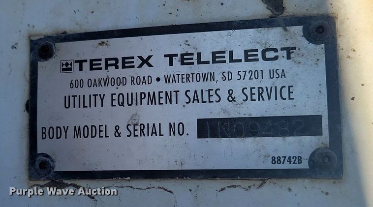 image for item LA9534 2005 International  7400 digger derrick truck