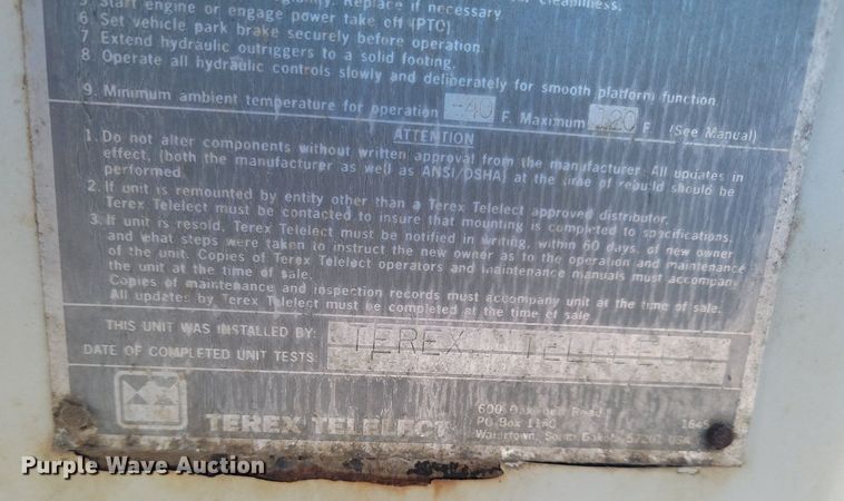 image for item LA9534 2005 International  7400 digger derrick truck