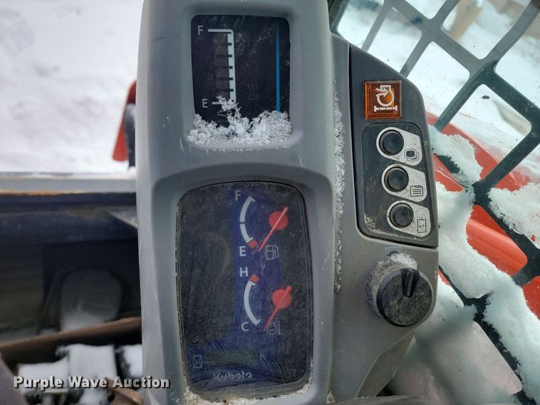 image for item LA9540 2018 Kubota  SVL 95-2s tracked skid steer loader