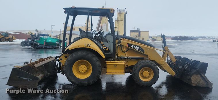 image for item LA9560 2008 Caterpillar  414E IL landscape tractor