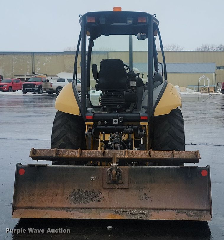 image for item LA9560 2008 Caterpillar  414E IL landscape tractor