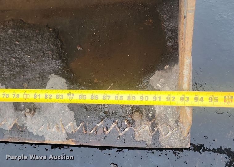 image for item LA9560 2008 Caterpillar  414E IL landscape tractor