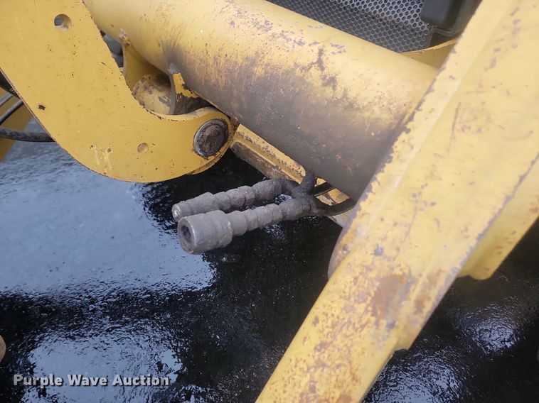 image for item LA9560 2008 Caterpillar  414E IL landscape tractor