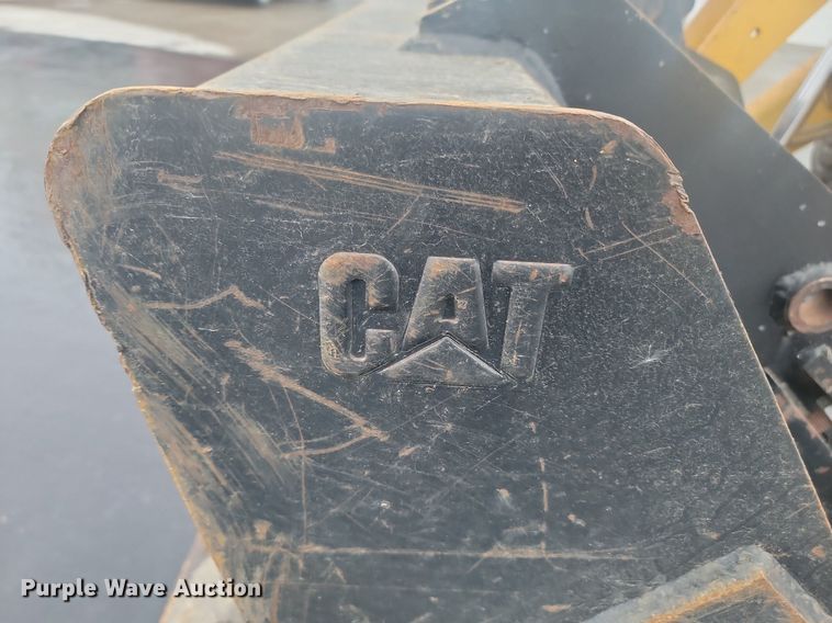 image for item LA9560 2008 Caterpillar  414E IL landscape tractor