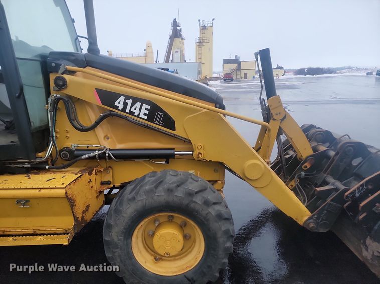 image for item LA9560 2008 Caterpillar  414E IL landscape tractor