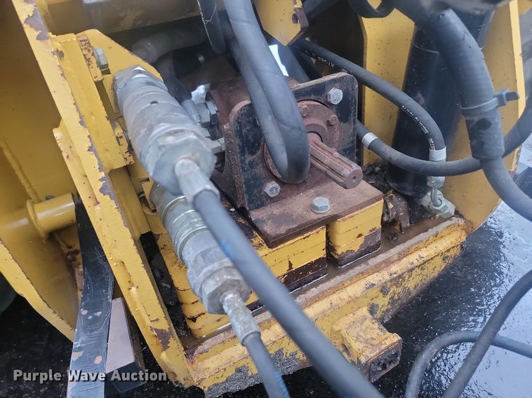 image for item LA9560 2008 Caterpillar  414E IL landscape tractor