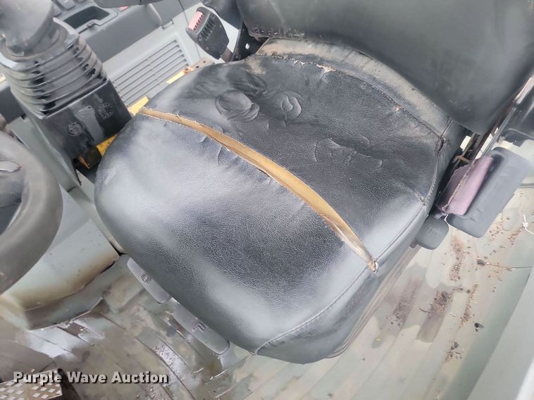 image for item LA9560 2008 Caterpillar  414E IL landscape tractor