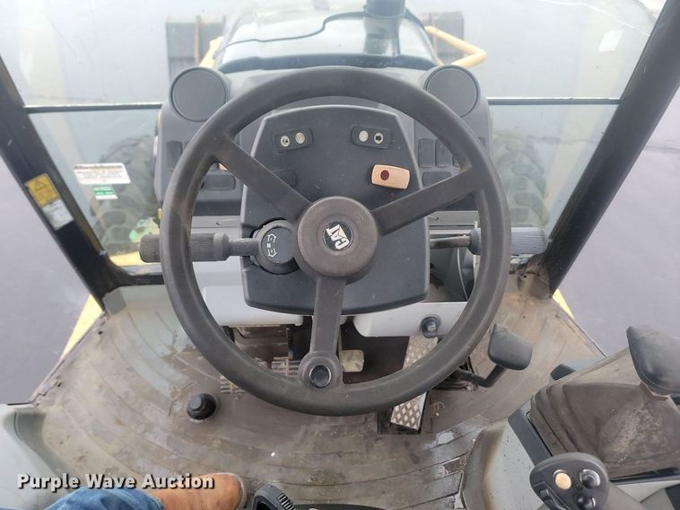 image for item LA9560 2008 Caterpillar  414E IL landscape tractor