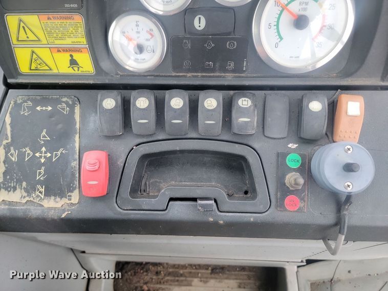 image for item LA9560 2008 Caterpillar  414E IL landscape tractor