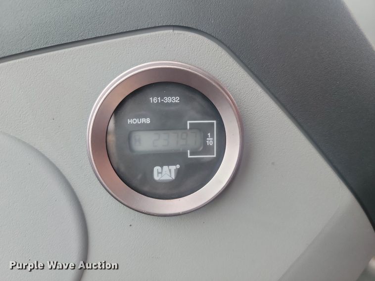 image for item LA9560 2008 Caterpillar  414E IL landscape tractor