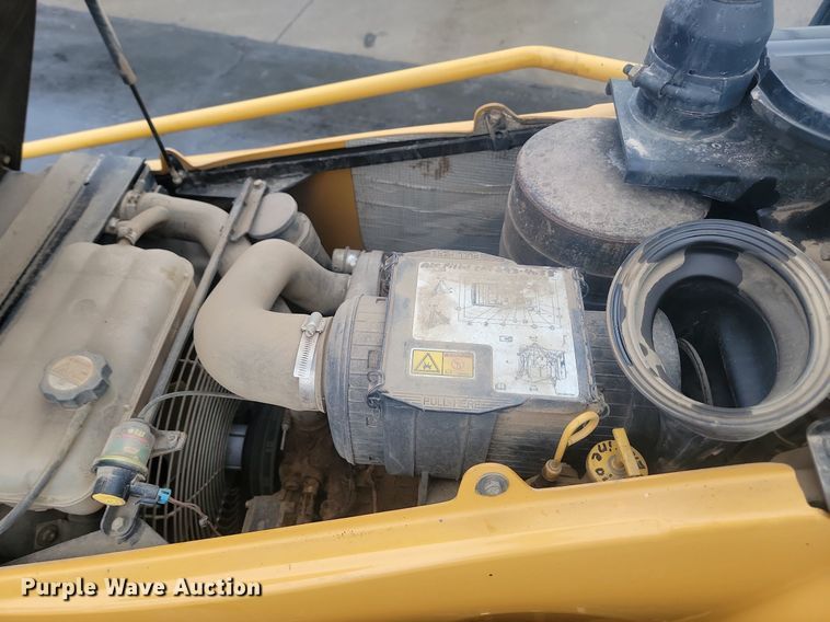 image for item LA9560 2008 Caterpillar  414E IL landscape tractor