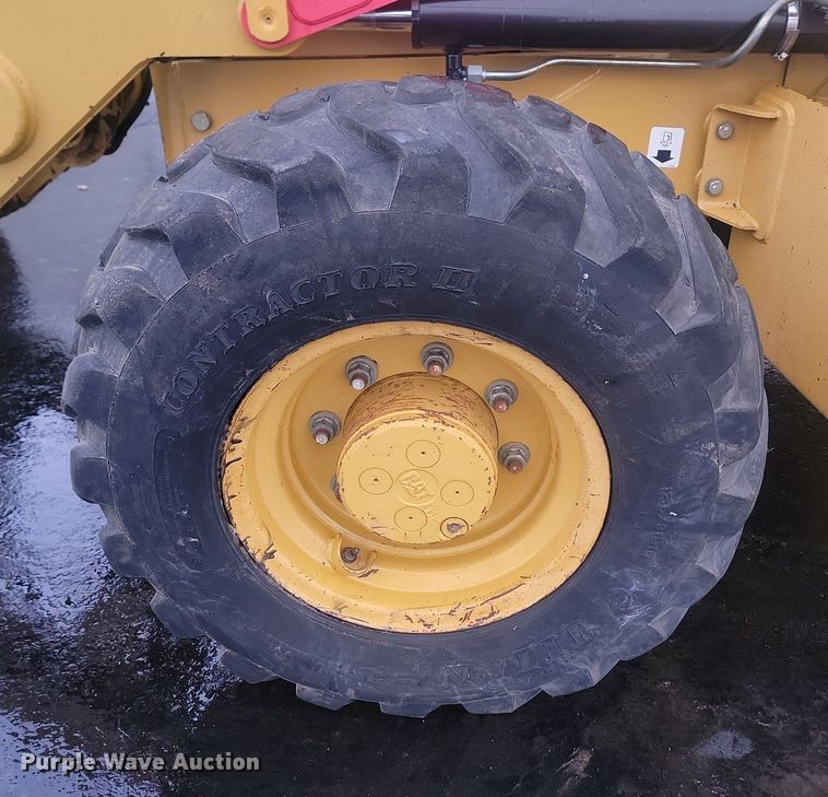 image for item LA9560 2008 Caterpillar  414E IL landscape tractor