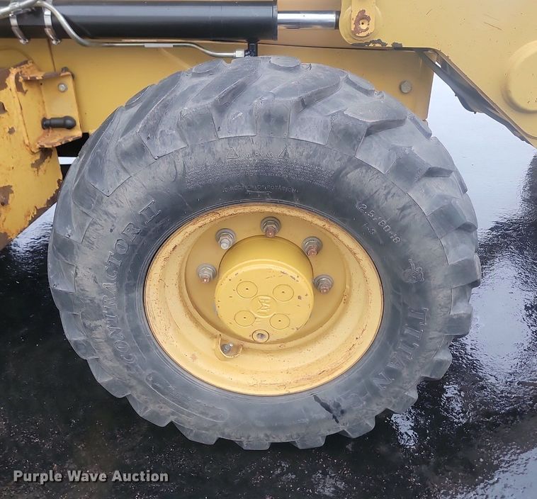 image for item LA9560 2008 Caterpillar  414E IL landscape tractor