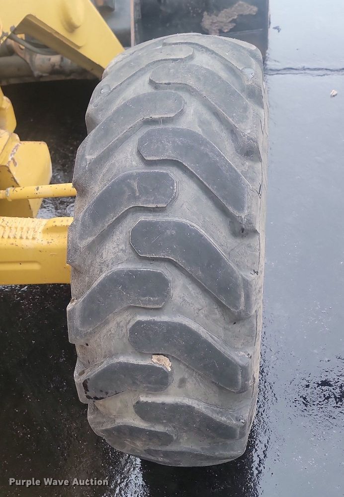 image for item LA9560 2008 Caterpillar  414E IL landscape tractor