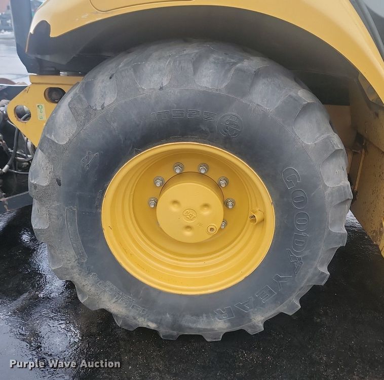 image for item LA9560 2008 Caterpillar  414E IL landscape tractor