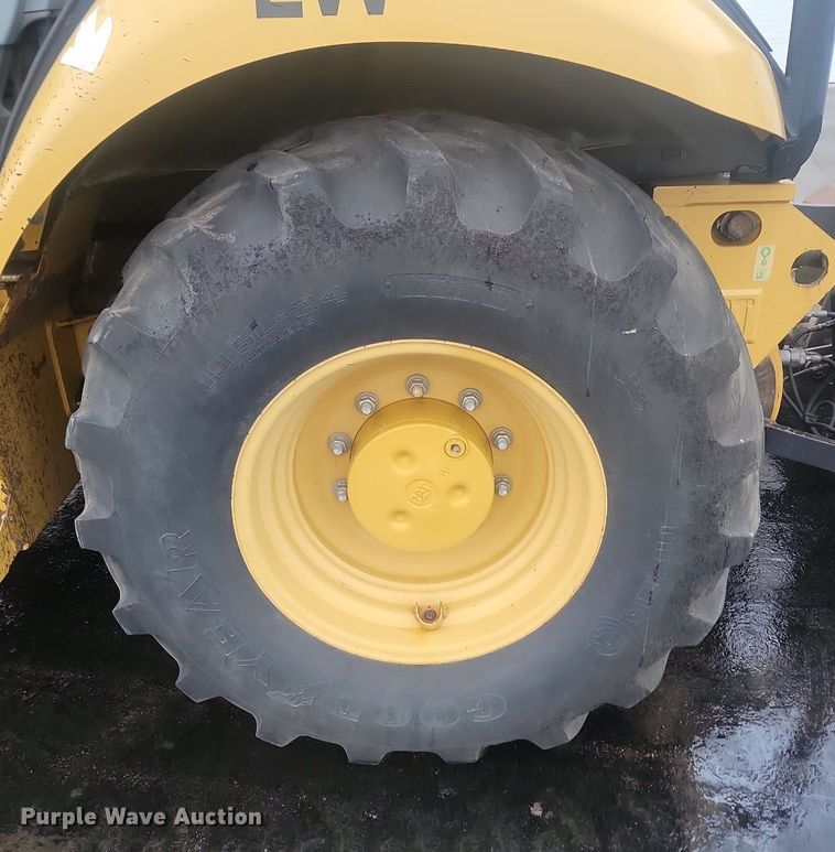 image for item LA9560 2008 Caterpillar  414E IL landscape tractor