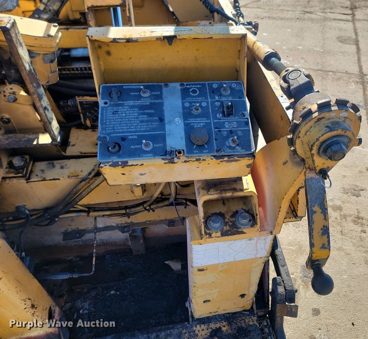 image for item LA9566 1993 Blaw-Knox  PF-410 paver