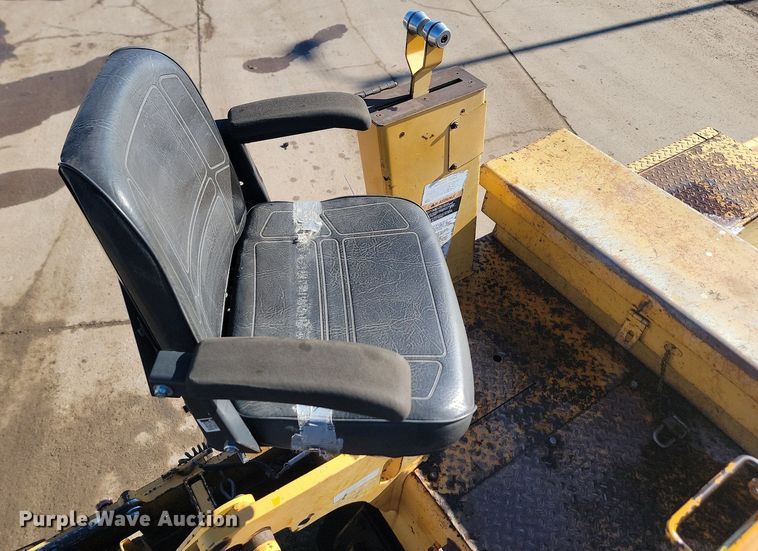 image for item LA9566 1993 Blaw-Knox  PF-410 paver