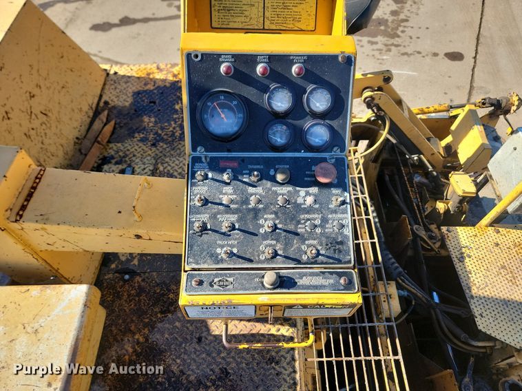 image for item LA9566 1993 Blaw-Knox  PF-410 paver