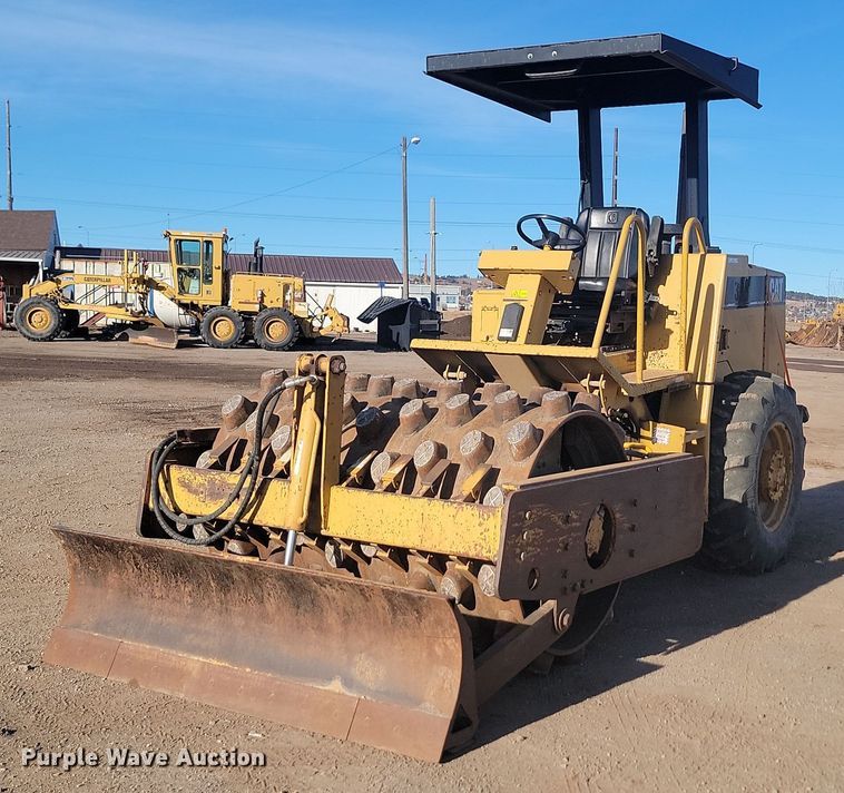 image for item LA9574 1998 Caterpillar  CP-433C single drum vibratory roller