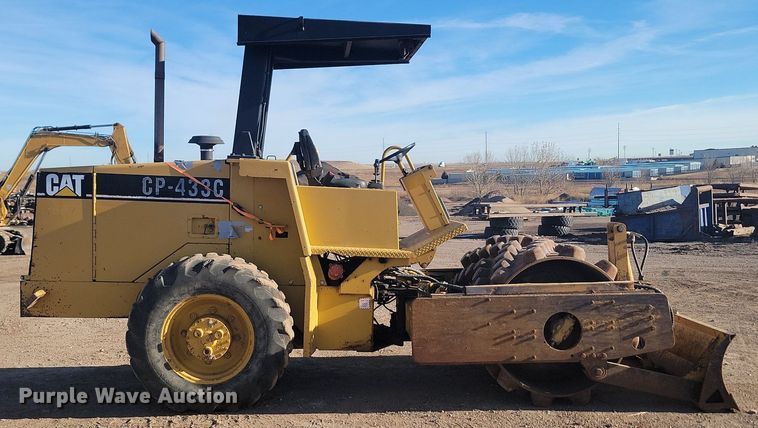 image for item LA9574 1998 Caterpillar  CP-433C single drum vibratory roller