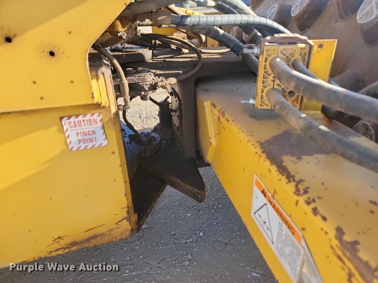 image for item LA9574 1998 Caterpillar  CP-433C single drum vibratory roller