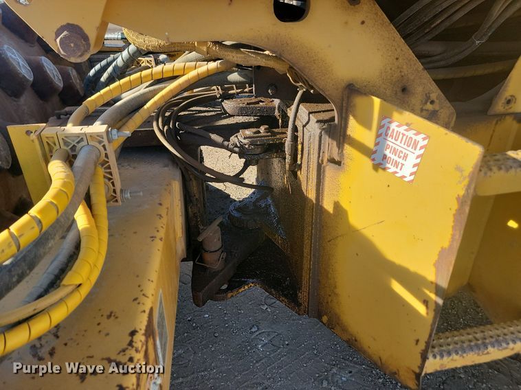 image for item LA9574 1998 Caterpillar  CP-433C single drum vibratory roller