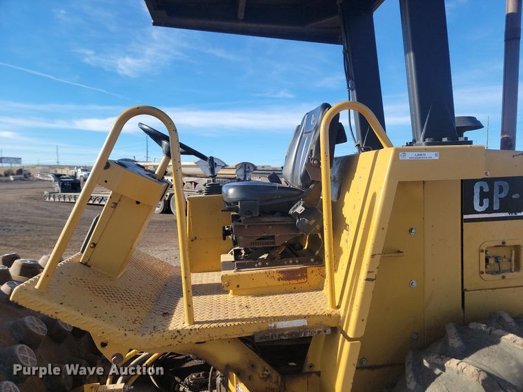 image for item LA9574 1998 Caterpillar  CP-433C single drum vibratory roller