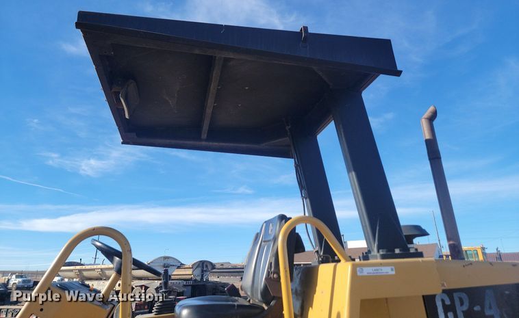 image for item LA9574 1998 Caterpillar  CP-433C single drum vibratory roller