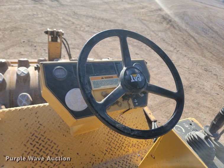 image for item LA9574 1998 Caterpillar  CP-433C single drum vibratory roller