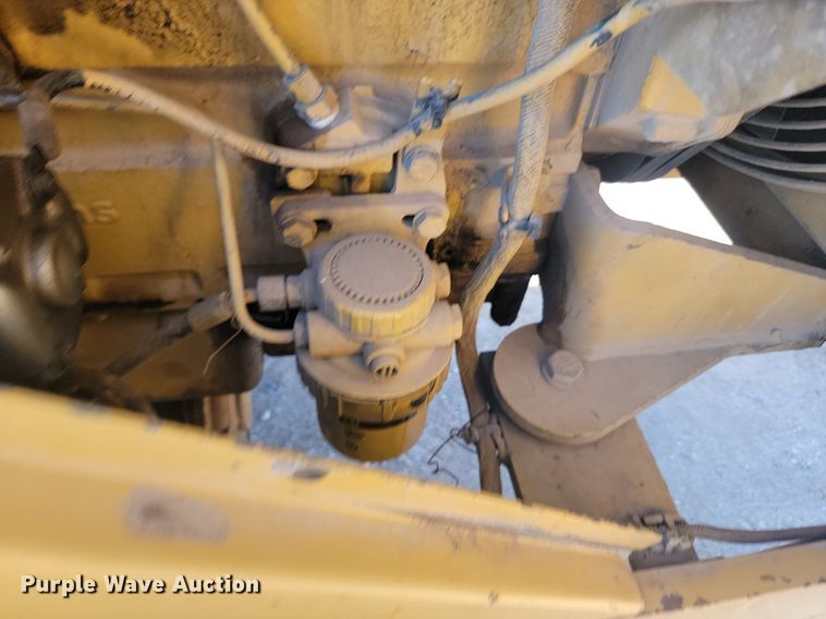 image for item LA9574 1998 Caterpillar  CP-433C single drum vibratory roller