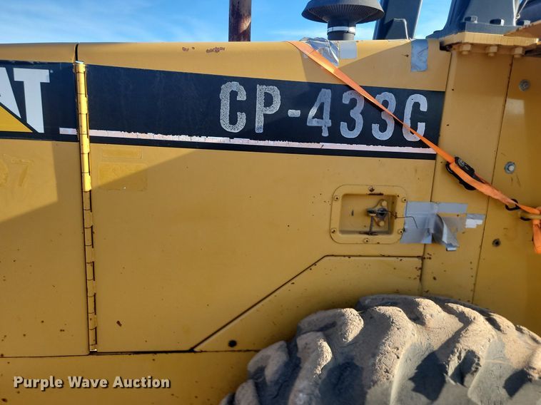 image for item LA9574 1998 Caterpillar  CP-433C single drum vibratory roller