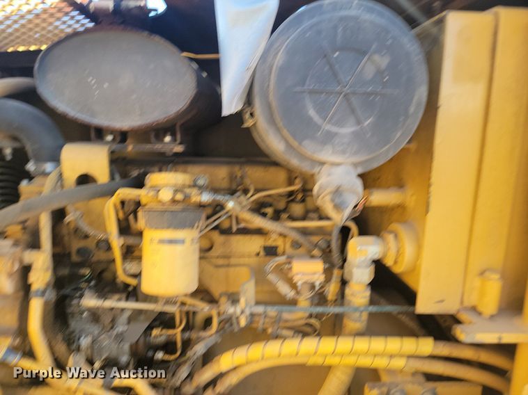 image for item LA9574 1998 Caterpillar  CP-433C single drum vibratory roller