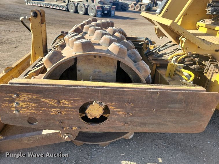 image for item LA9574 1998 Caterpillar  CP-433C single drum vibratory roller