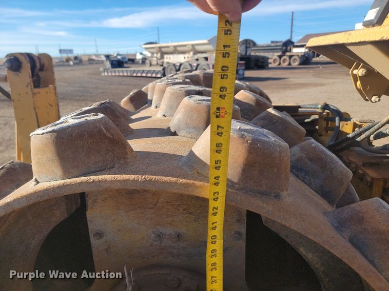 image for item LA9574 1998 Caterpillar  CP-433C single drum vibratory roller