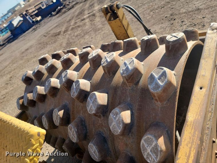 image for item LA9574 1998 Caterpillar  CP-433C single drum vibratory roller
