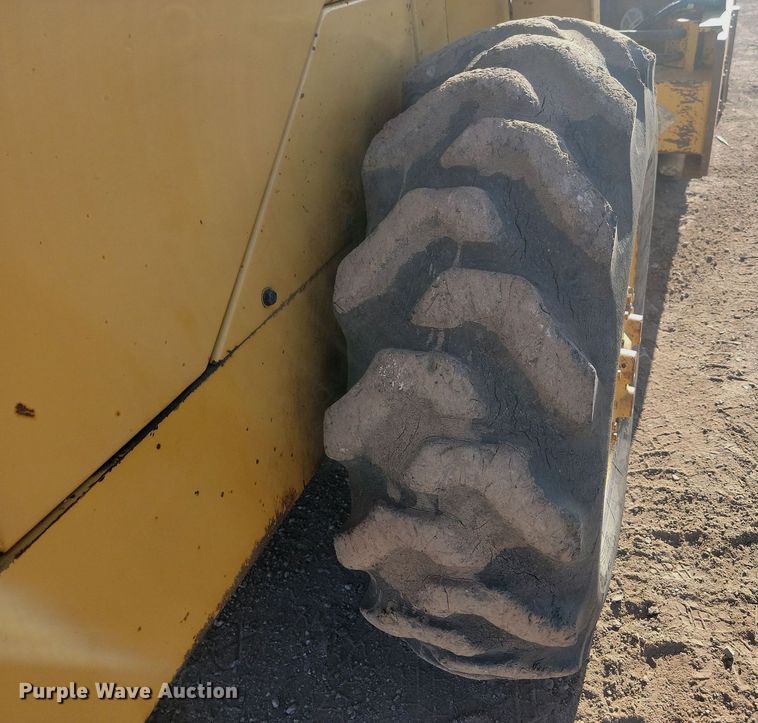 image for item LA9574 1998 Caterpillar  CP-433C single drum vibratory roller